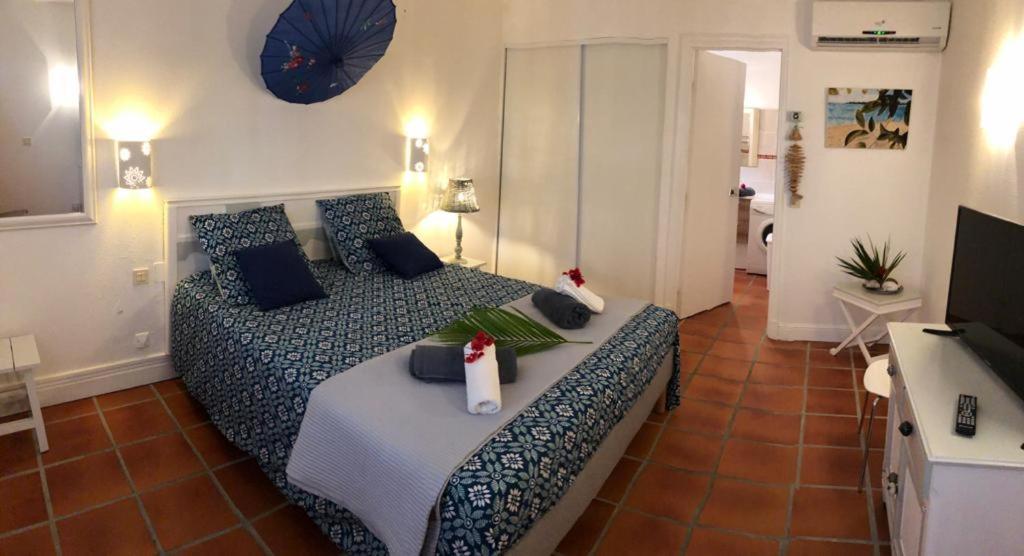 Appartement rez-de-chaussée de villa à 1 minute de la plage Saint-Francois  Exterior foto